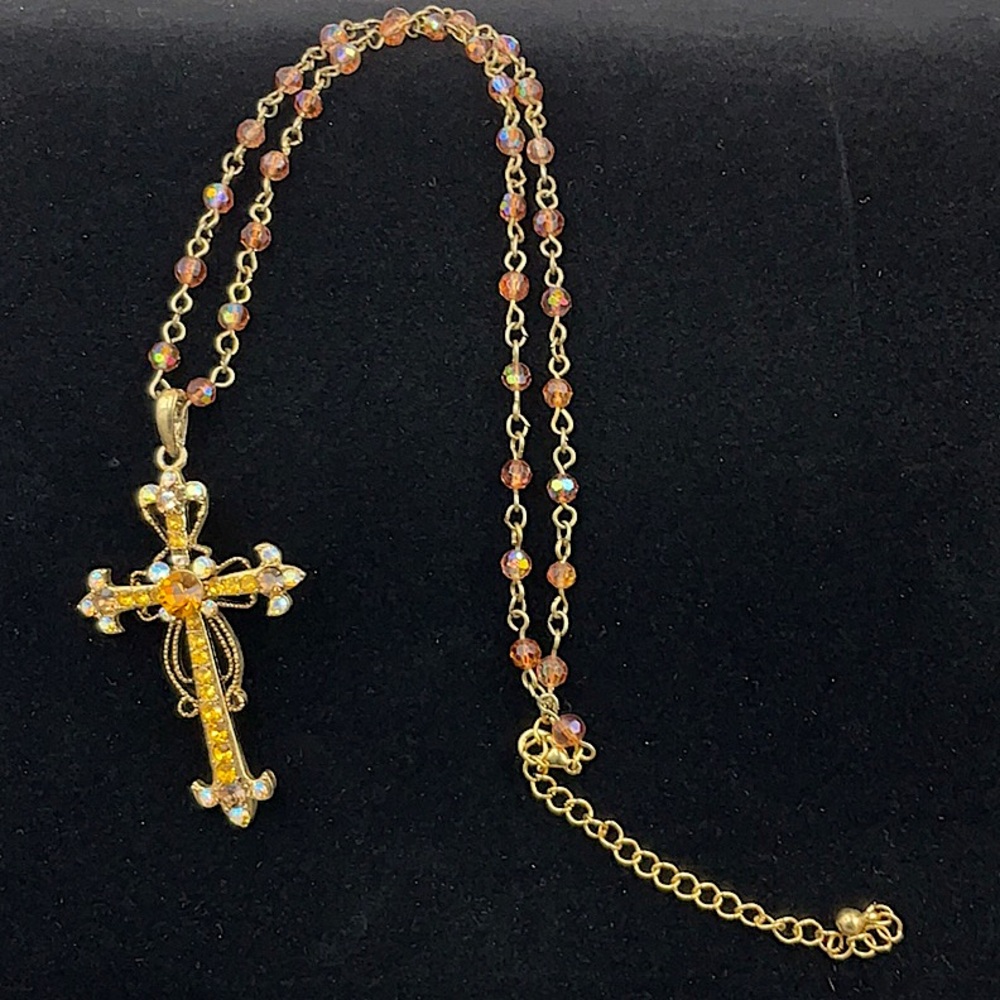 Vtg. Elegant Gold Necklace With Cross Pendant Featuring Sparkling Crystals - Picture 4 of 4